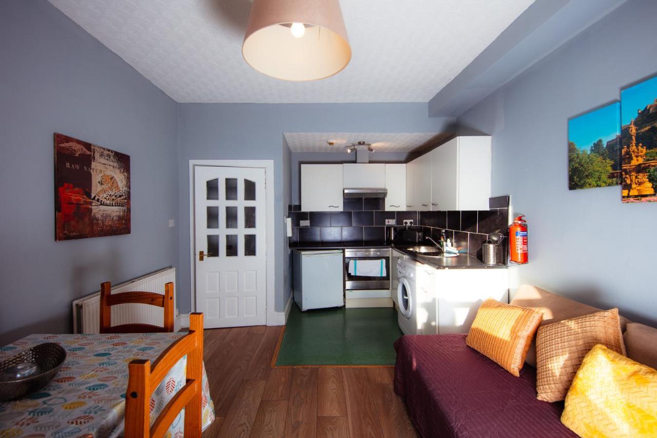 Old Town Central Apartments By The Meadows Edimburgo Exterior foto